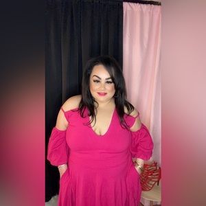 Pink dress with pockets, 3x/4x, does run large, tags still on dress, never worn.